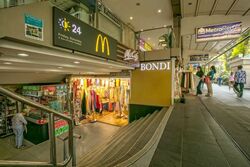 Lucky Plaza (D9), Retail #575758181